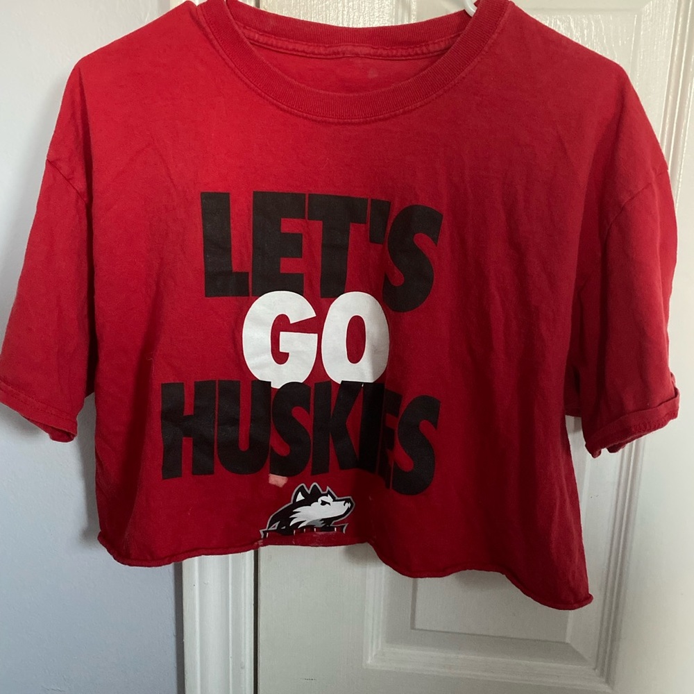 NIU cropped tee red